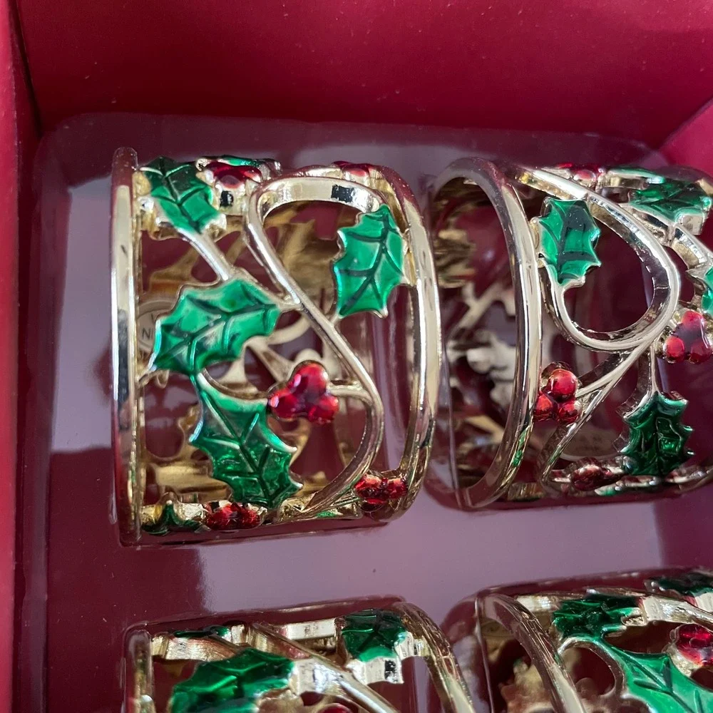 NEW Lenox Gold Holly And Berry Napkin Rings Set of 4 Christmas Holiday Decor NIB